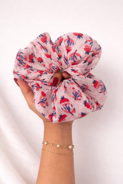 Scrunchie - Red flowers