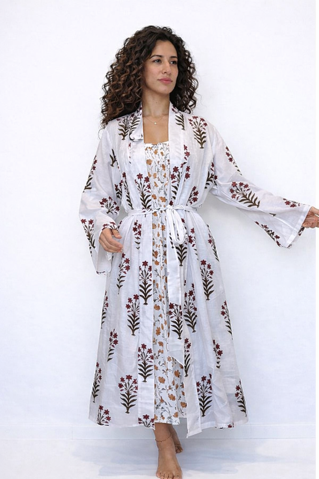 Robe Maroon Leaves