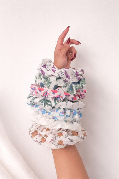 Scrunchie - Red flowers